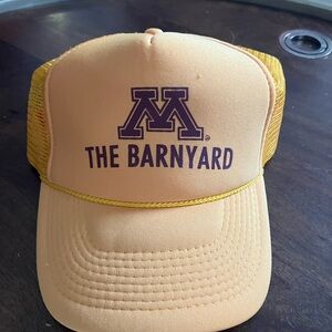 University Of Minnesota Golden Gophers The Barnyard Snapback Trucker Hat Cap VTG